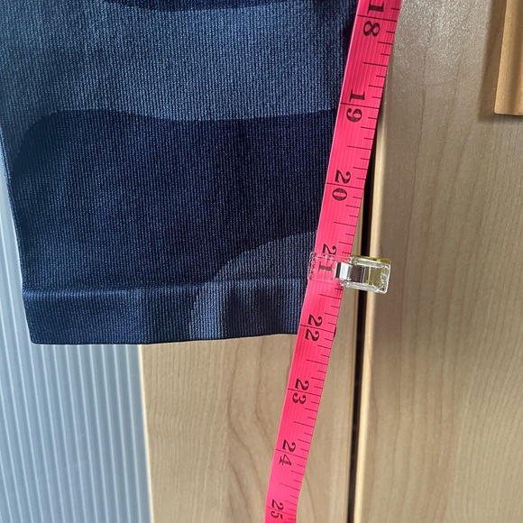 Fabletics Blue Patterned Leggings - Picture 2 of 4